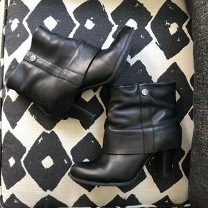 BCBG Paris Cinelia Black Preownd Foldover Booties